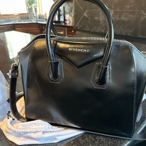 Givenchy Anitigona Smooth medium size rarely used